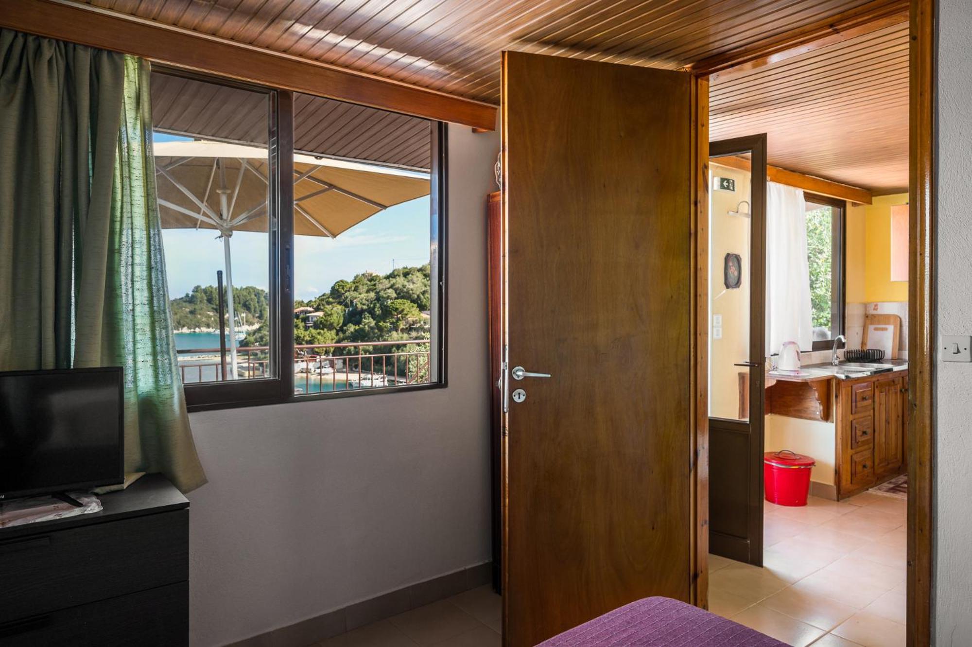 Agaloula Centrally Located Apartments, Lakka Exterior photo