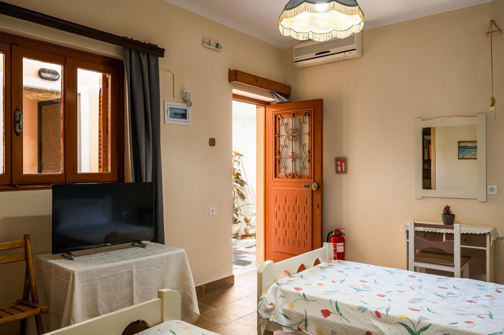 Agaloula Centrally Located Apartments, Lakka Exterior photo